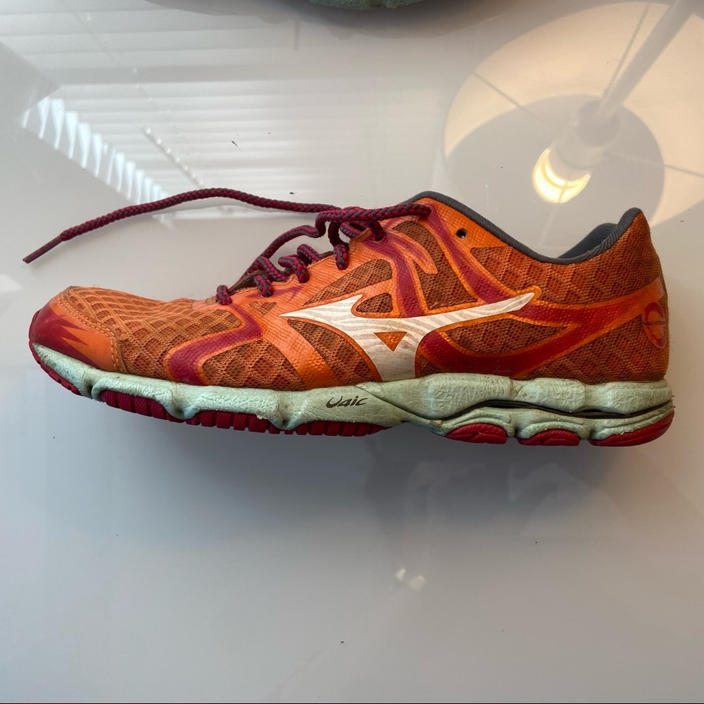 Orange mizunos size 7 fits like a 6.5